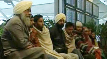 Fog hits flights, passengers stranded