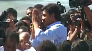 Video : After Naidu, Jagan goes on fast for farmers