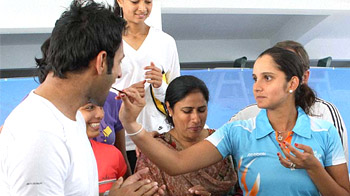 Sania celebrates birthday with Shoaib