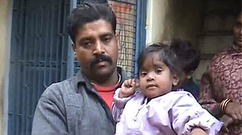 कहां हैं इस बच्ची के माता-पिता?