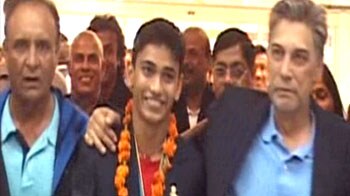 Ashish Kumar returns home to a hero's welcome