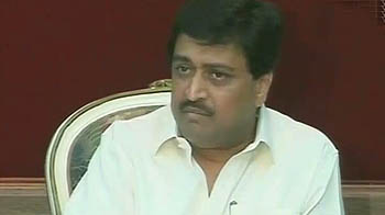 खतरे में चव्हाण की कुर्सी