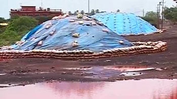Video : Karnataka bans export of iron ore to check illegal mining