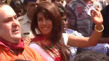 गणेशोत्सव : अनजाना-अनजानी का प्रमोशन गणेशोत्सव : अनजाना-अनजानी का प्रमोशन