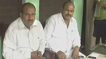 विधायक की गुंडागर्दी, बूथ लूटने की कोश