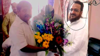 Maharashtra Home Minister seen with alleged Dawood aides