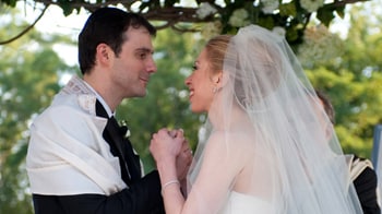 Chelsea Clinton weds longtime beau Marc Mezvinsky