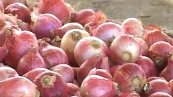 Video : Onion at Rs. 60-70/kg; govt suspends export till Jan 15