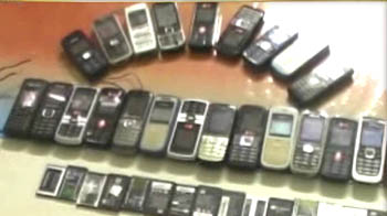 जेल में कैदियों से मोबाइल बरामद