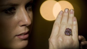 Video : Fancy a pink diamond? Yours for about $ 38 mn