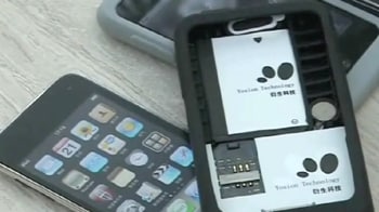 Video : A gadget that turns an iPod into an iPhone