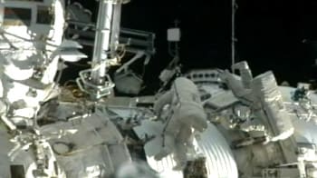 Video : Russian astronauts on the ISS undertake spacewalk