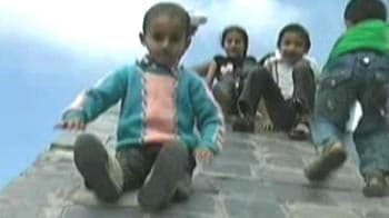 Videos : मैदान की खातिर बच्चों का प्रदर्शन