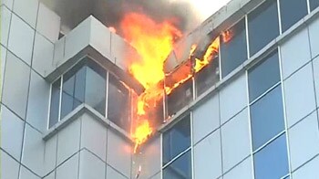 Video : Fire at high-rise in Mumbai, no injuries