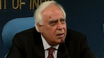 85 कंपनियों को कपिल का नोटिस