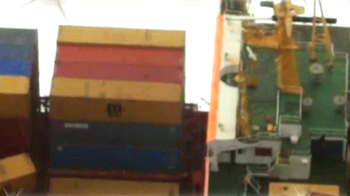 100 कंटेनर गायब, दो में खतरनाक कैमिकल