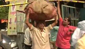 छापेमारी की कार्रवाई का खुला मजाक