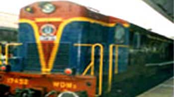 Videos : बिहार में ट्रेन में डकैती