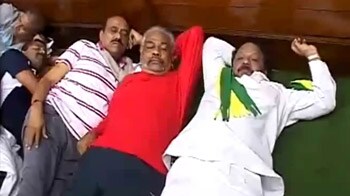 Video : Karnataka: Opposition stages 'sleep protest' in Assembly