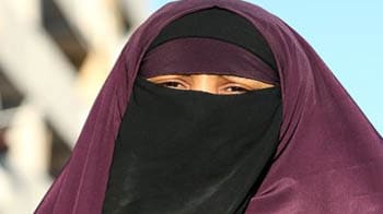 Video : French Senate bans wearing of veil