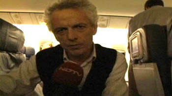 250 journalists accompanying Obama