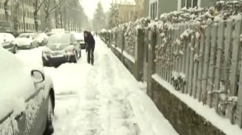 Video : Incessant snow brings UK to a halt