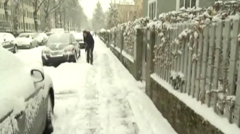 Incessant snow brings UK to a halt