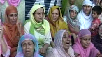 श्रीनगर में फायरिंग, फिर बिगड़े हालात