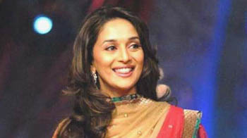 छोटे पर्दे पर 'झलक' दिखलाएंगी माधुरी