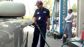 पेट्रोल और महंगा, घर का बजट गड़बड़ाया