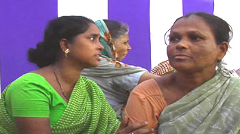 Delhi building collapse: Relatives look for loved ones