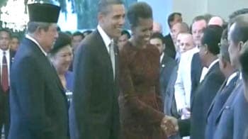 Video : Minister makes a fuss over Michelle Obama handshake
