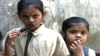 मिड-डे मील का दूध निकला जहरीला