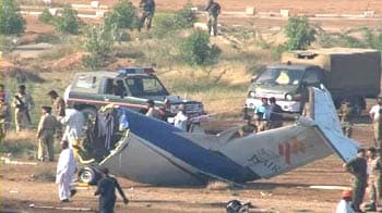 Video : Karachi: 22 killed in plane crash