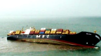 Video : Mumbai: Grounded ship capsizing