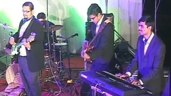 Mumbai Choir plays for Christmas