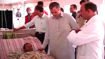 Video : Omar meets injured, 2 more killed in Kashmir
