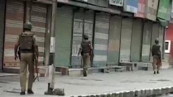 Kashmir: Fresh clashes after people defy curfew