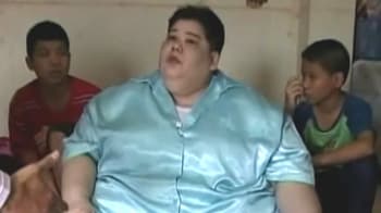 Video : Walls broken to move obese woman to hospital