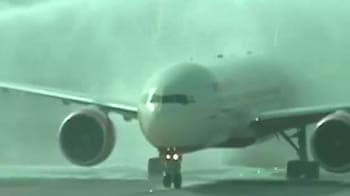 Video : Flight from New York first in at T3