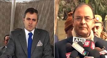 Omar, Jaitley face-off over flag hoisting plan
