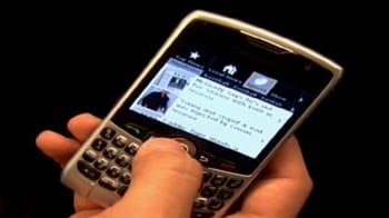 Video : UAE says BlackBerry ban will affect visitors too