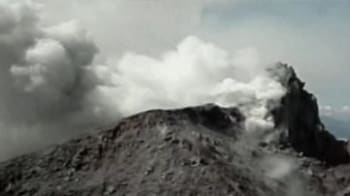 Video : Indonesian volcano, quiet for 400 years, erupts