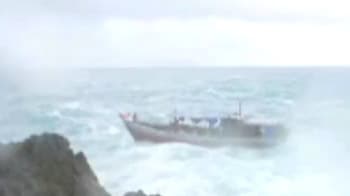 Video : Boat packed with asylum seekers sinks off Australia