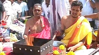 Video : Reddys organise pujas to ward off 'Congress evil eye'