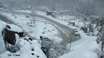 Season's first snowfall in Himachal