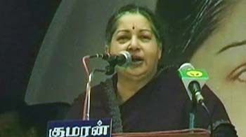 Jayalalitha luring Congress?
