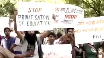 Video : Pune: Protest against FTII 'makeover'