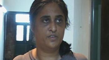 मंत्री की गाड़ी से धमकाने पहुंचे