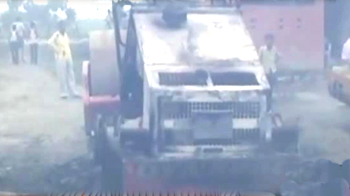 छपरा में नक्सलियों ने जेसीबी जलाईं